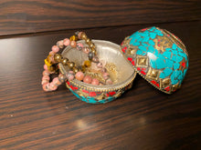 Load image into Gallery viewer, Jewelry Rock